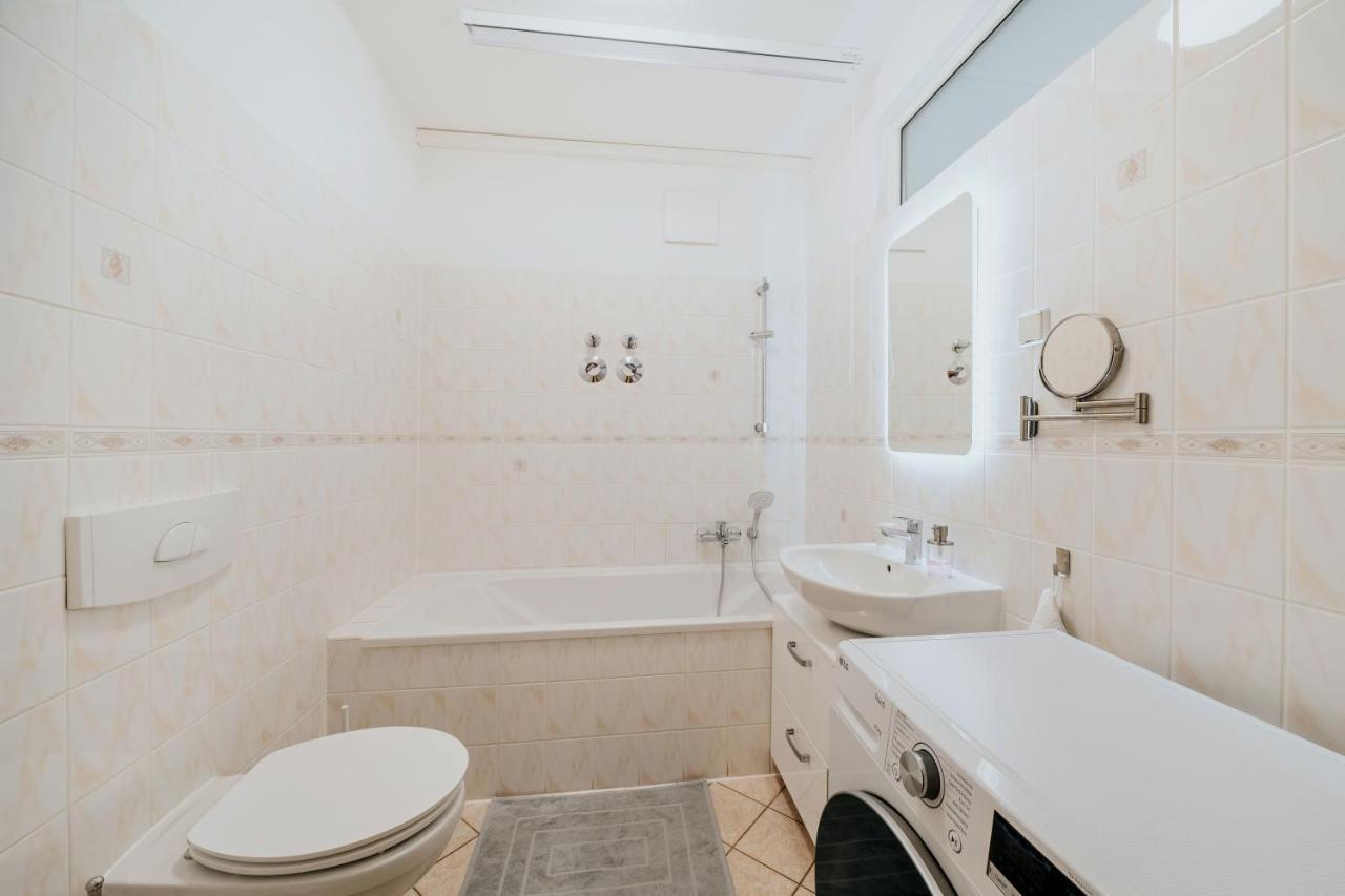 Blissplace 3 Zi Premium Apartment Nahe Getec Arena Mit Kingsize Betten Und Balkon Магдебург Екстериор снимка